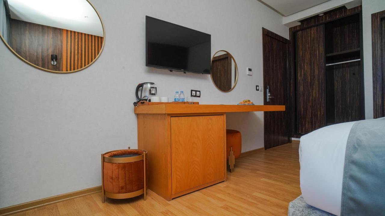 Razane Hotel Кенитра Экстерьер фото
