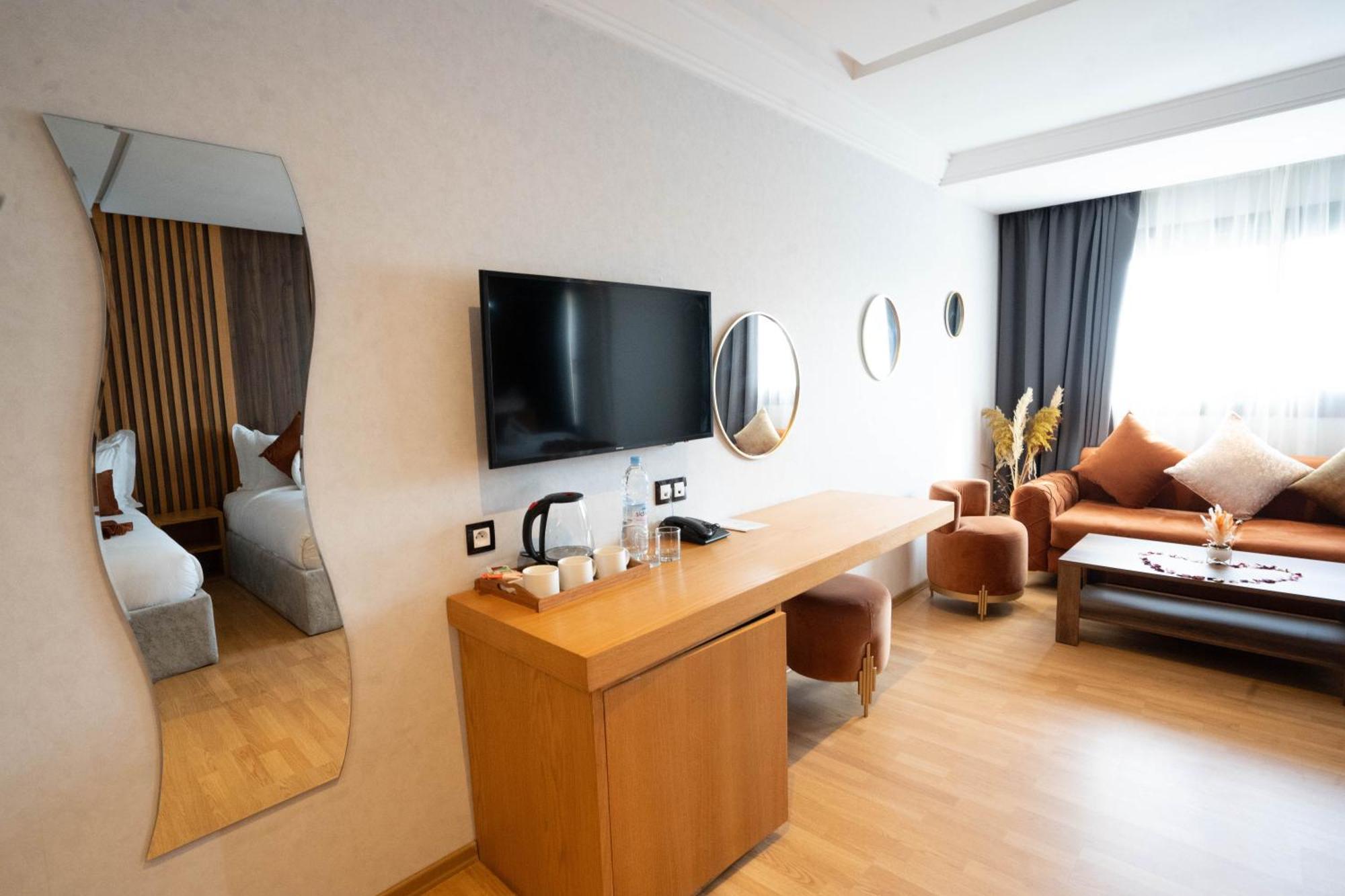 Razane Hotel Кенитра Экстерьер фото