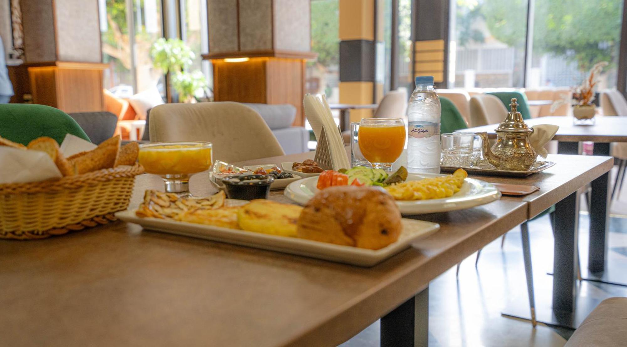 Razane Hotel Кенитра Экстерьер фото