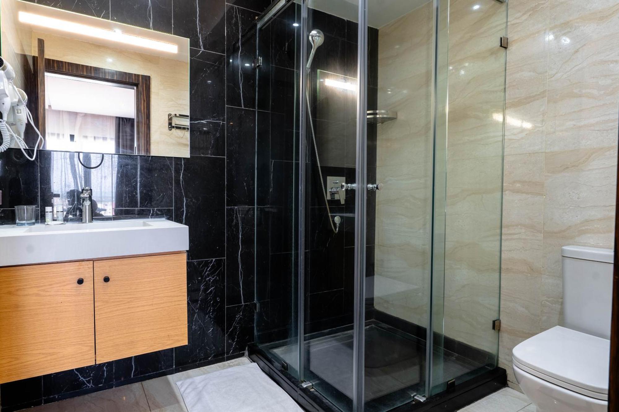 Razane Hotel Кенитра Экстерьер фото